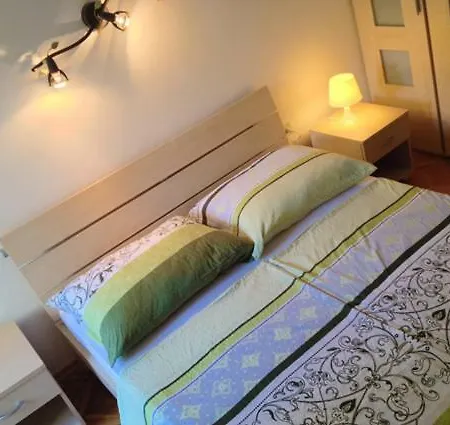 Eye Candy Apartment *